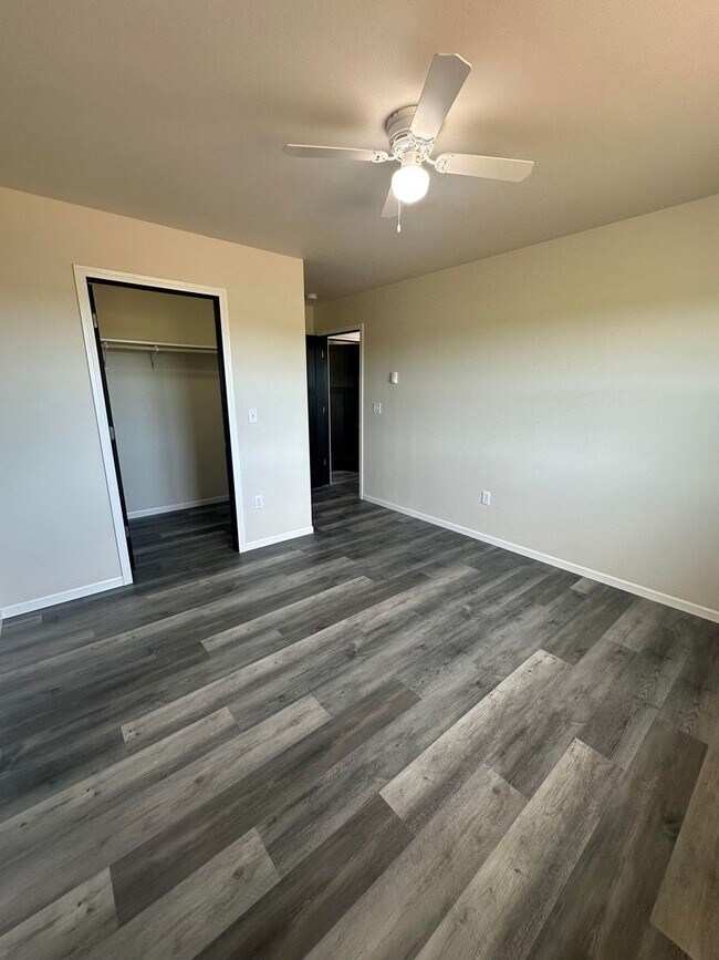 Building Photo - 3 Bedroom Duplex