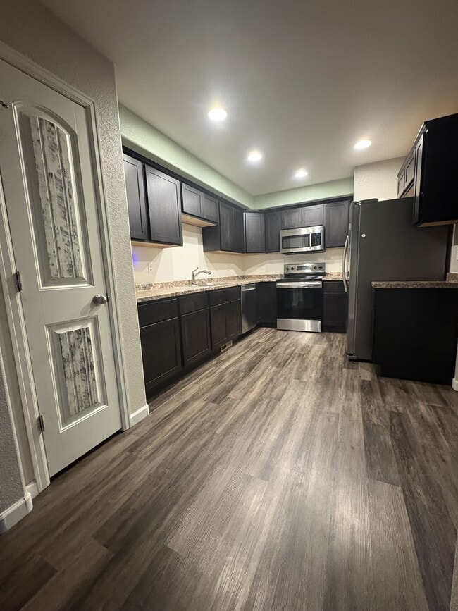 Building Photo - 507 Foxtail Pl