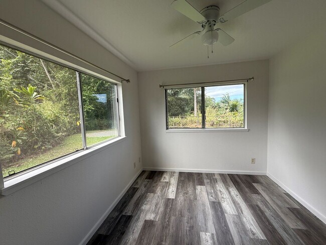 Building Photo - 577