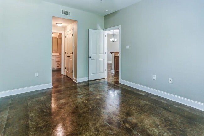 Building Photo - 12321 Village Maison Dr