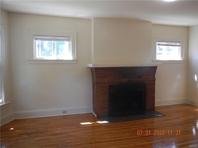 Building Photo - 262 Roosevelt Ave