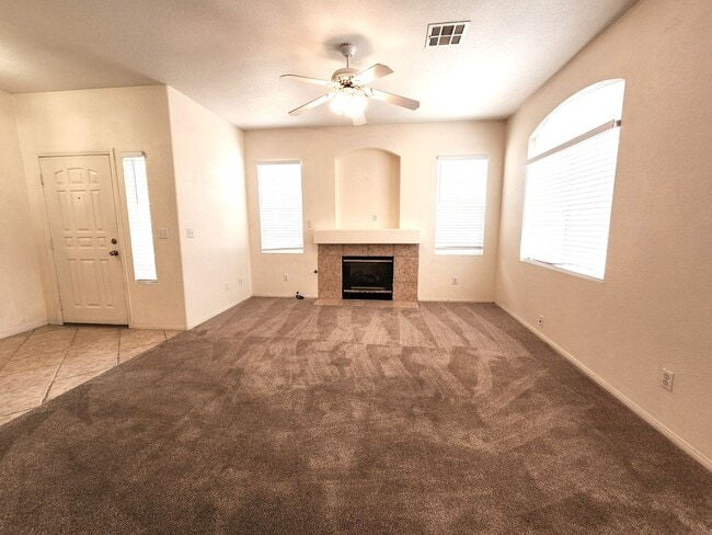 Foto del edificio - Silverado Ranch Single Story | 2 Bed | 2 Bath | 2-Car Garage