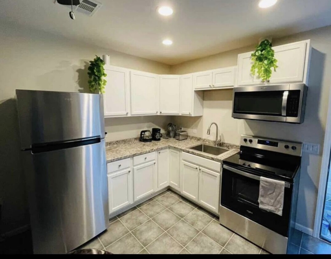 Kitchen - 8130 W Amelia Ave