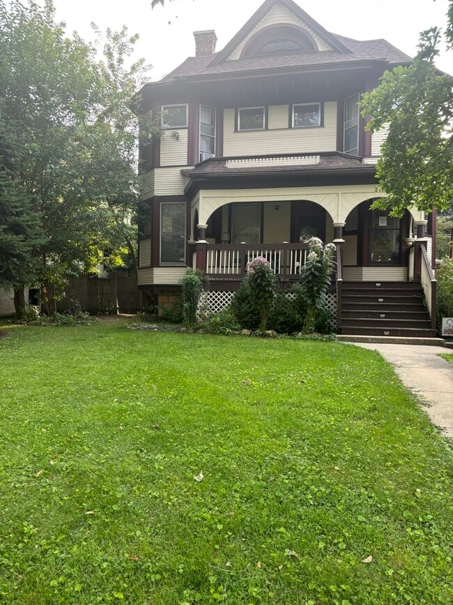 Building Photo - 319 Wesley Ave
