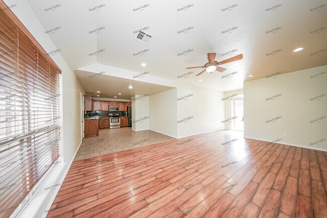 Foto del edificio - 484 Timber Ridge Rd