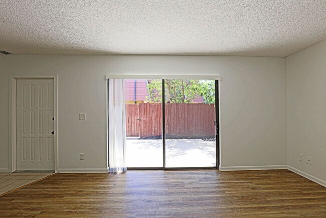 Foto del edificio - Parkwoods 12360-3