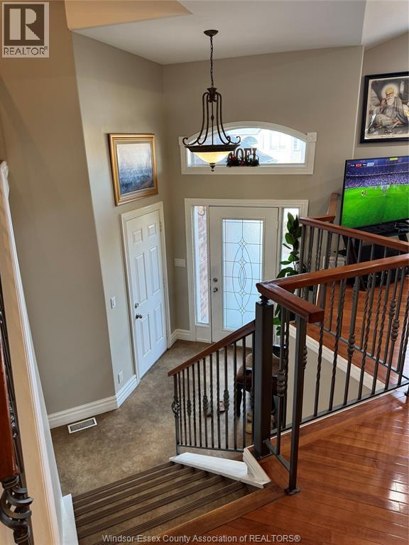 Building Photo - 191 Diane Crescent