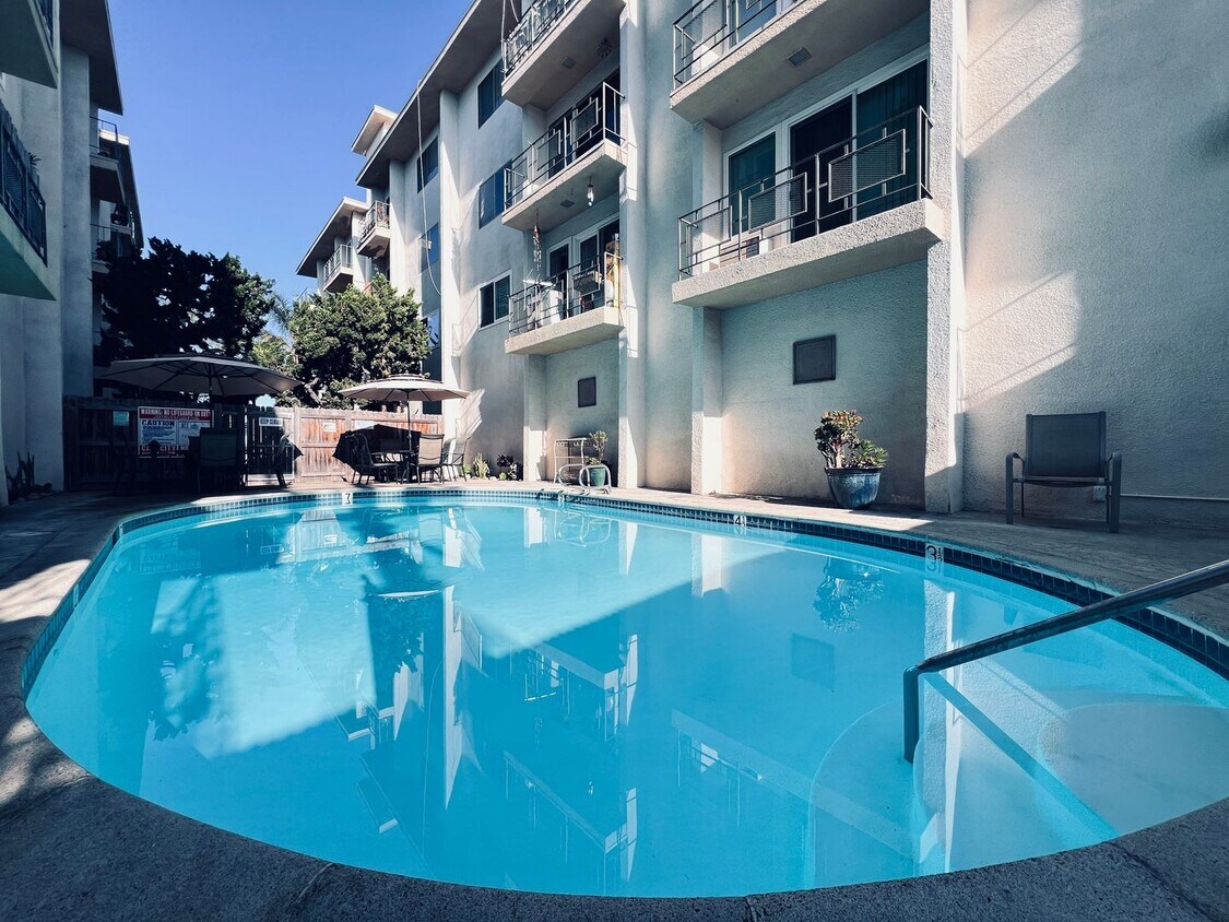 Primary Photo - Recently Price Reduced Move in Ready-Large...