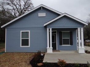 Building Photo - 770 Elgie St