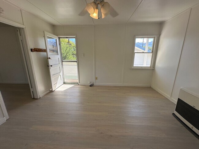 Foto del edificio - One bedroom, one bath, balcony and great v...