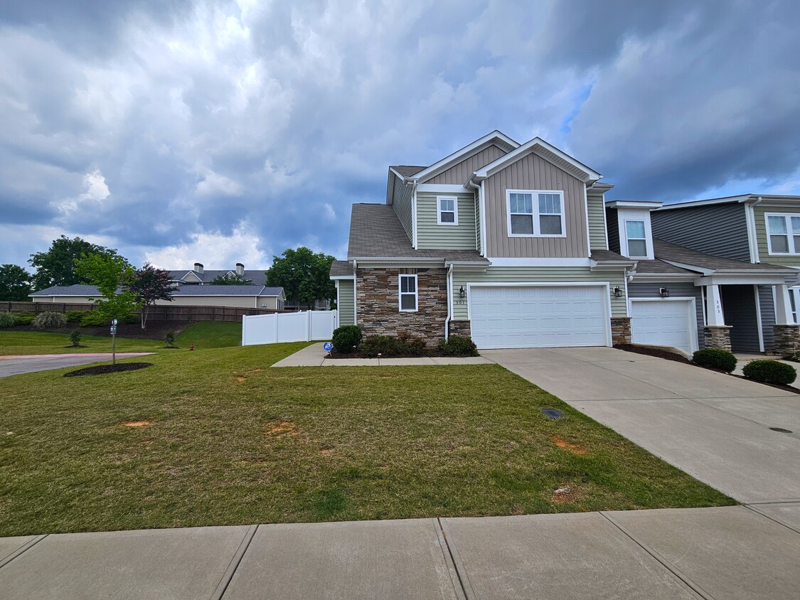 Primary Photo - 301 Albemarle Ln