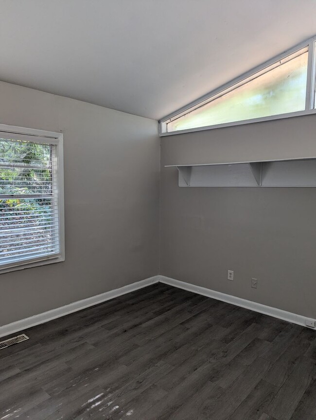 Building Photo - 225 Ridgewood Ave