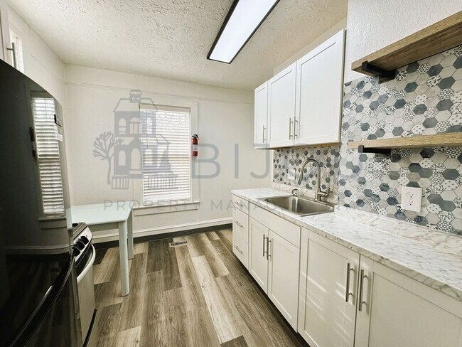 Building Photo - 427-431 E Bijou St