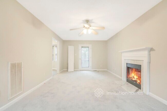 Foto del edificio - 6900 Longridge Dr