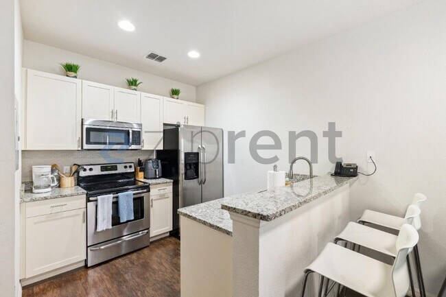 Building Photo - Unit 106
