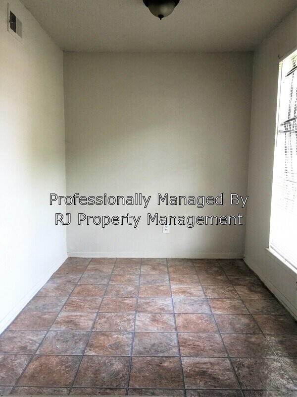 Building Photo - 3825 Ajanders Dr