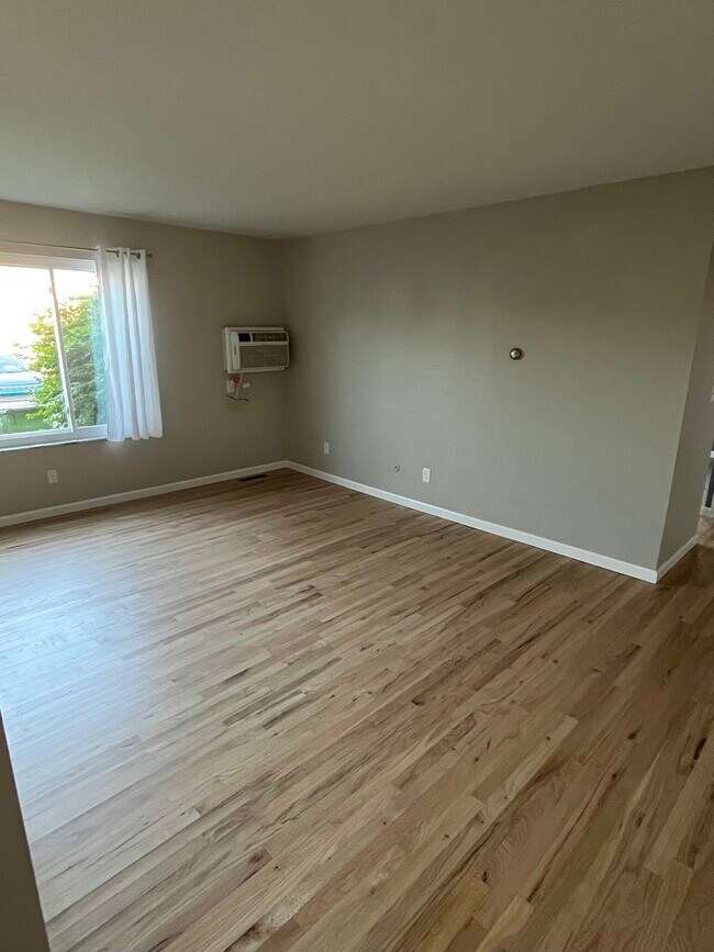 Foto del edificio - 4820 Briarwood Ave