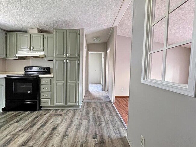 Foto del edificio - 4636 Rainbow Ln