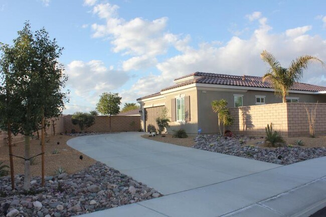 Building Photo - 42815 Portezza Ct