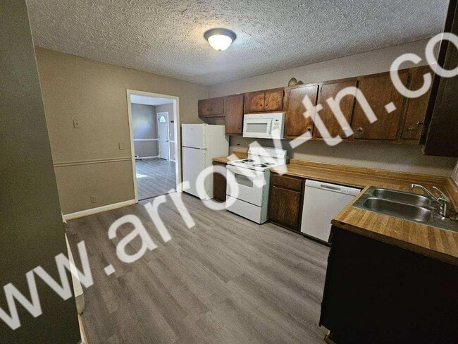 Building Photo - (221-223) Cedarmont Circle