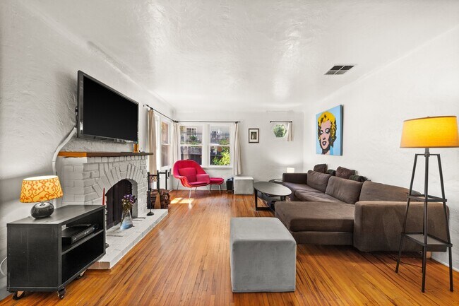 Foto del edificio - 8410 Kirkwood Dr