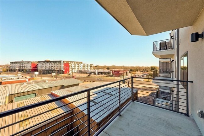Foto del edificio - 6444 Burnet Rd