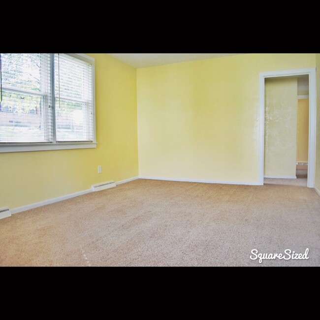 Living Room - 337 Riverview Ave