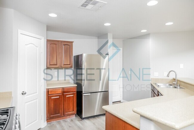 Foto del edificio - REDUCED! - Now offering $250 off first ful...