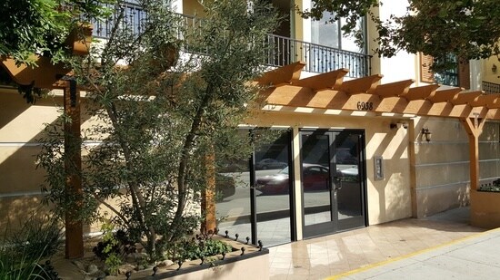 Building Photo - 6938 Laurel Canyon Blvd