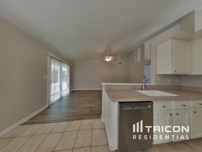 Building Photo - 933 Stonegate Cir