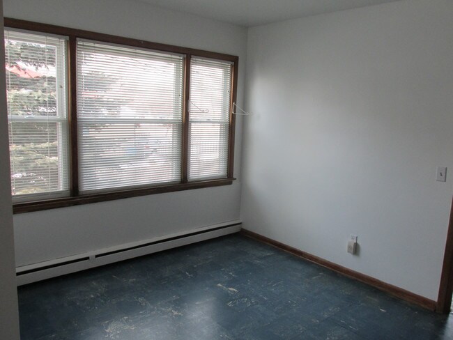 Foto del edificio - 1113 Haywood Dr