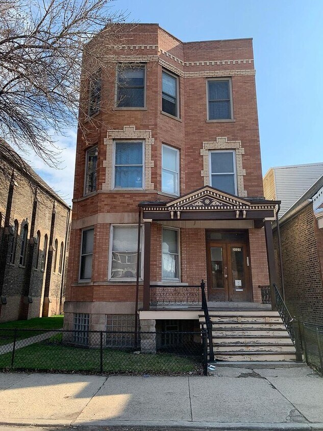 Primary Photo - 2025 W Augusta Blvd
