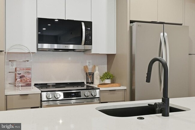 Building Photo - 2134 Wisconsin Ave NW