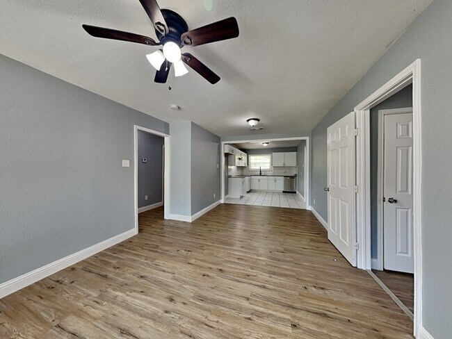 Foto del edificio - 2343 E Pentagon Pkwy