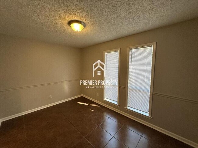Foto del edificio - 4495 Laird Dr