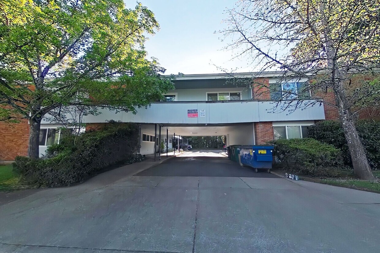 Primary Photo - 2 Bedroom Apartment ~ Close to Campus ~ Ca...