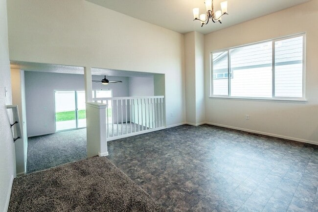 Building Photo - 4 Bed, 2.5 Bath Single Family Home in Nort...