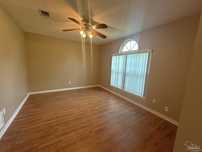 Foto del edificio - 1301 Little Creek Cir