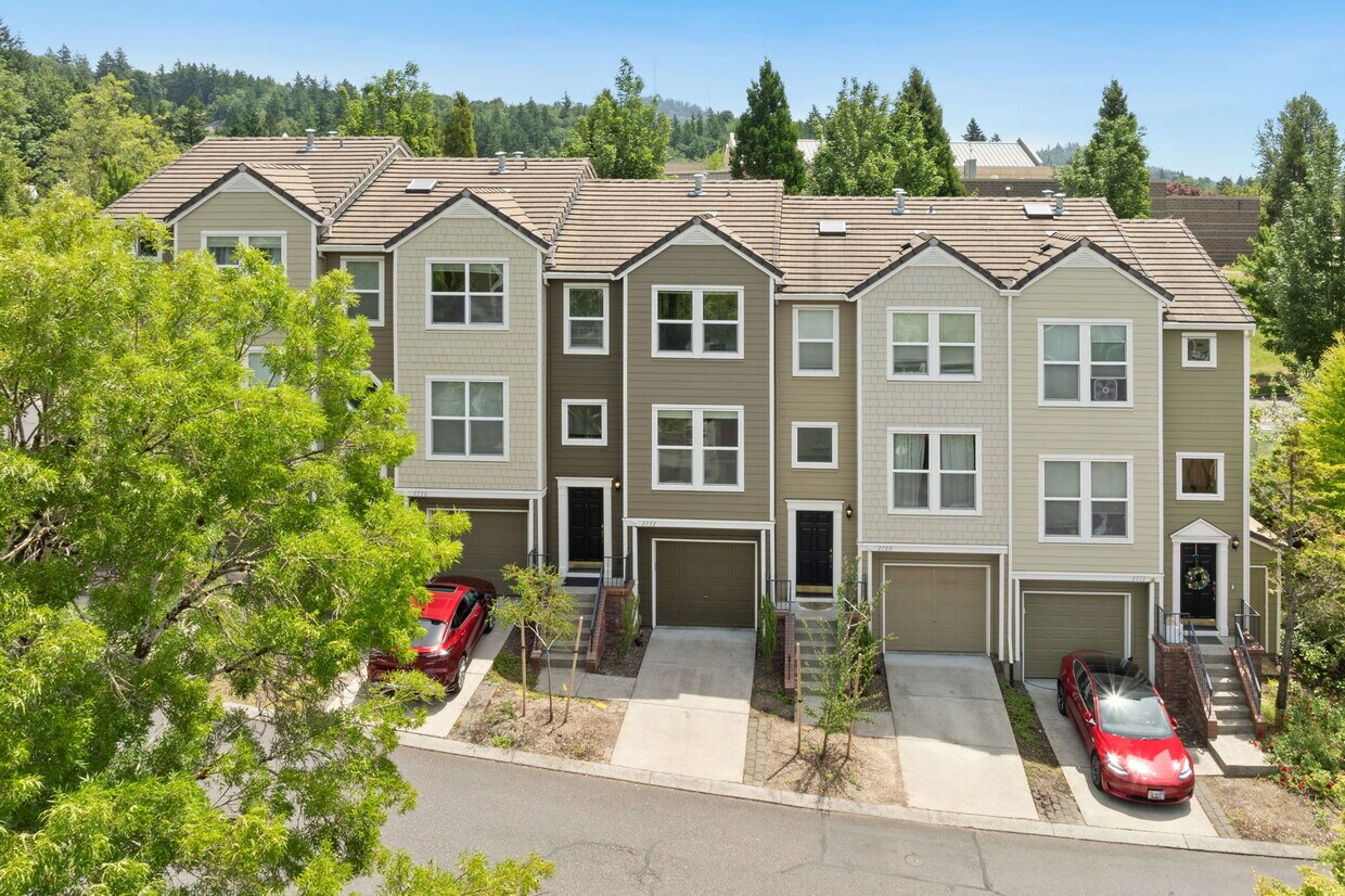 Primary Photo - 2732 NW Kennedy Ct