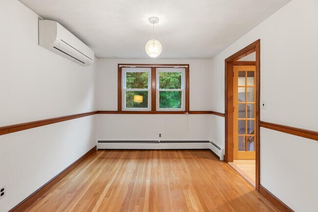 Comedor - 10 Cedar Ridge Dr
