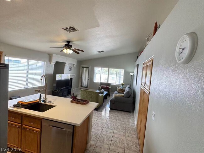 Foto del edificio - 4484 Willowhill Ct