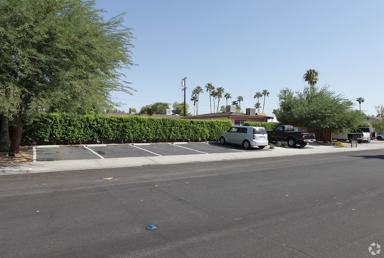 Building Photo - 770 E Chuckwalla Rd