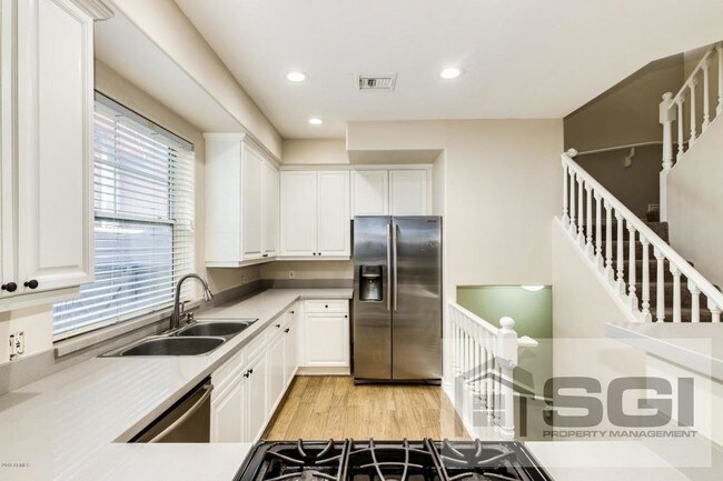 Building Photo - GORGEOUS 5 BEDROOM TEMPE RENTAL HOME READY...