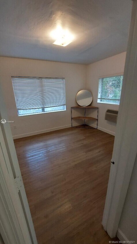 Foto principal - 7724 Harding Ave