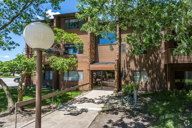 Building Photo - Grandview Square Apartments