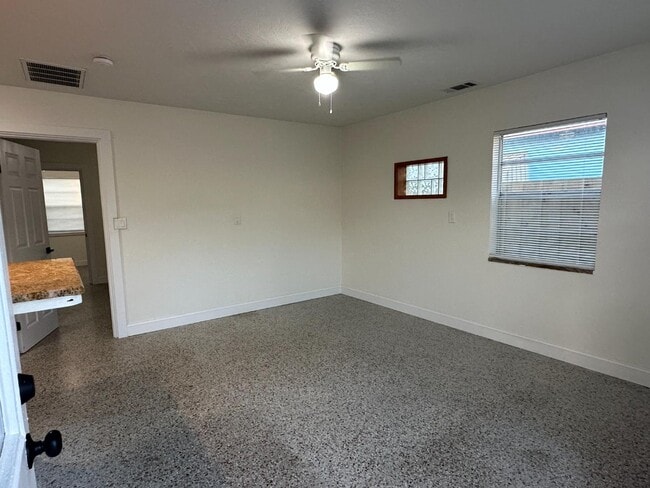 Building Photo - 124 146th Ave E