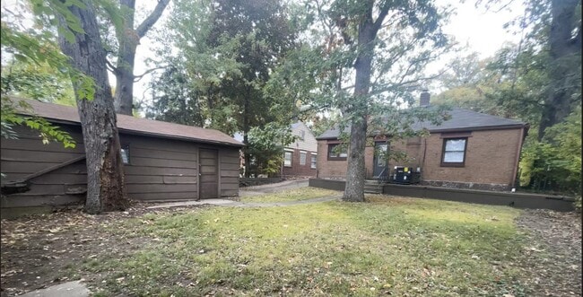 Building Photo - 1847 Shady Crest St