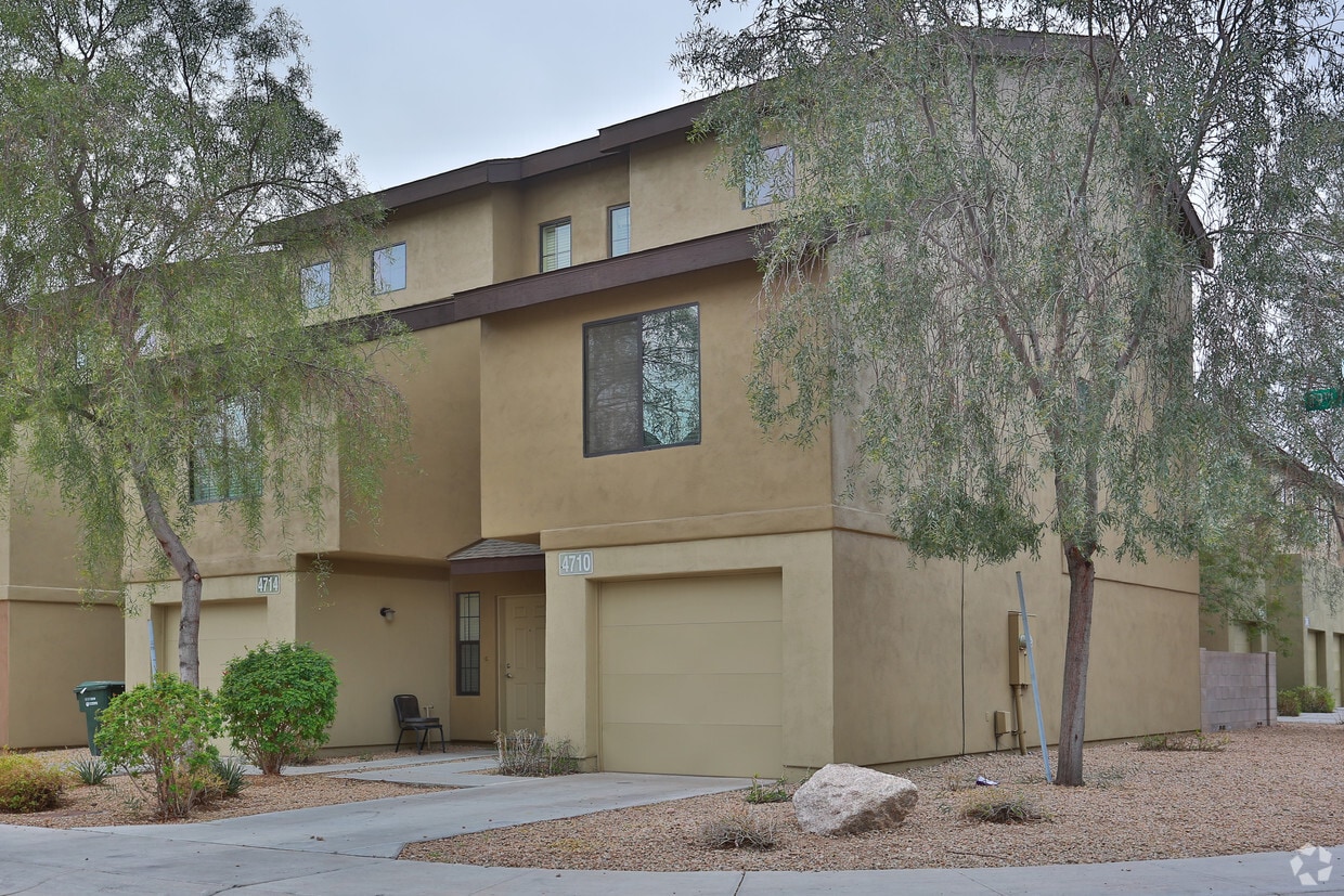 Somo Lofts Apartments in Phoenix, AZ