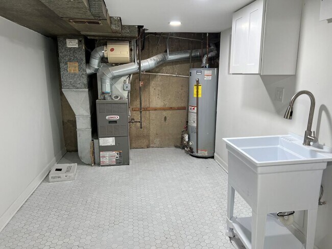 Foto del edificio - 7229 N Campbell Ave