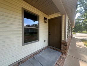 Building Photo - 909 N El Paso Ave